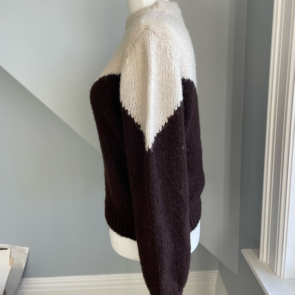 OFWinnie O-neck Sweater Blouse - Picture 2 of 3